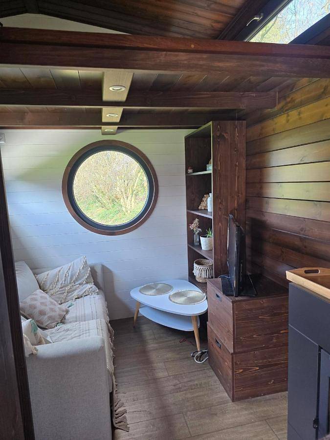 Gîte pour 3 personnes, avec Jacuzzi et Terrasse ainsi que Jardin et Sauna à La Bruyère