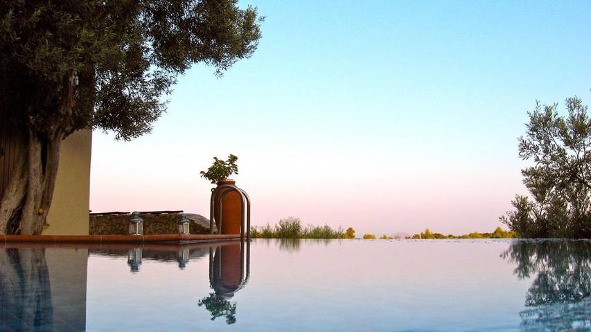 Villa for 4 people, with pool and garden as well as hot tub in Alonissos