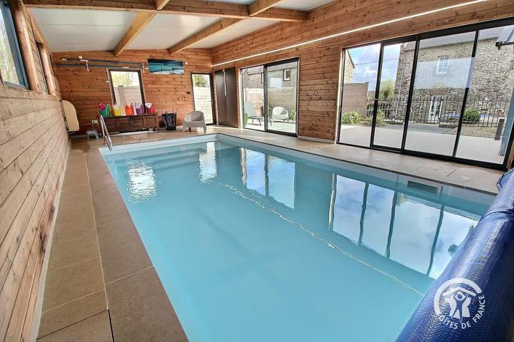 Gîte pour 6 personnes, avec jardin ainsi que terrasse et piscine à Plancoët