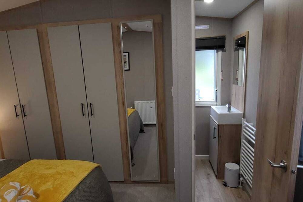 Wildcat Lodge; Brand new, lovely 2-bedroom caravan with Wifi in Grantown-on-Spey in Grantown-on-Spey, Cairngorms National Park