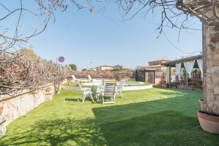 Villa Marisa avec piscine, jardin & Wi-Fi in Budoni, Olbia-Tempio