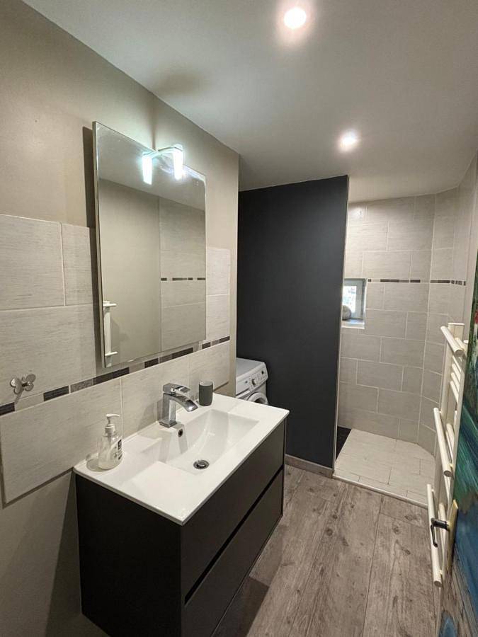 Location de vacances pour 6 personnes, avec terrasse et jardin à Sainte-Colombe-de-Peyre - 3