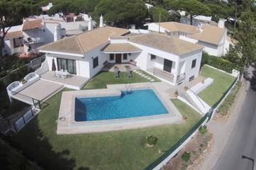 Maison d’hôte pour 7 personnes, avec piscine ainsi que vue et jardin à Quarteira