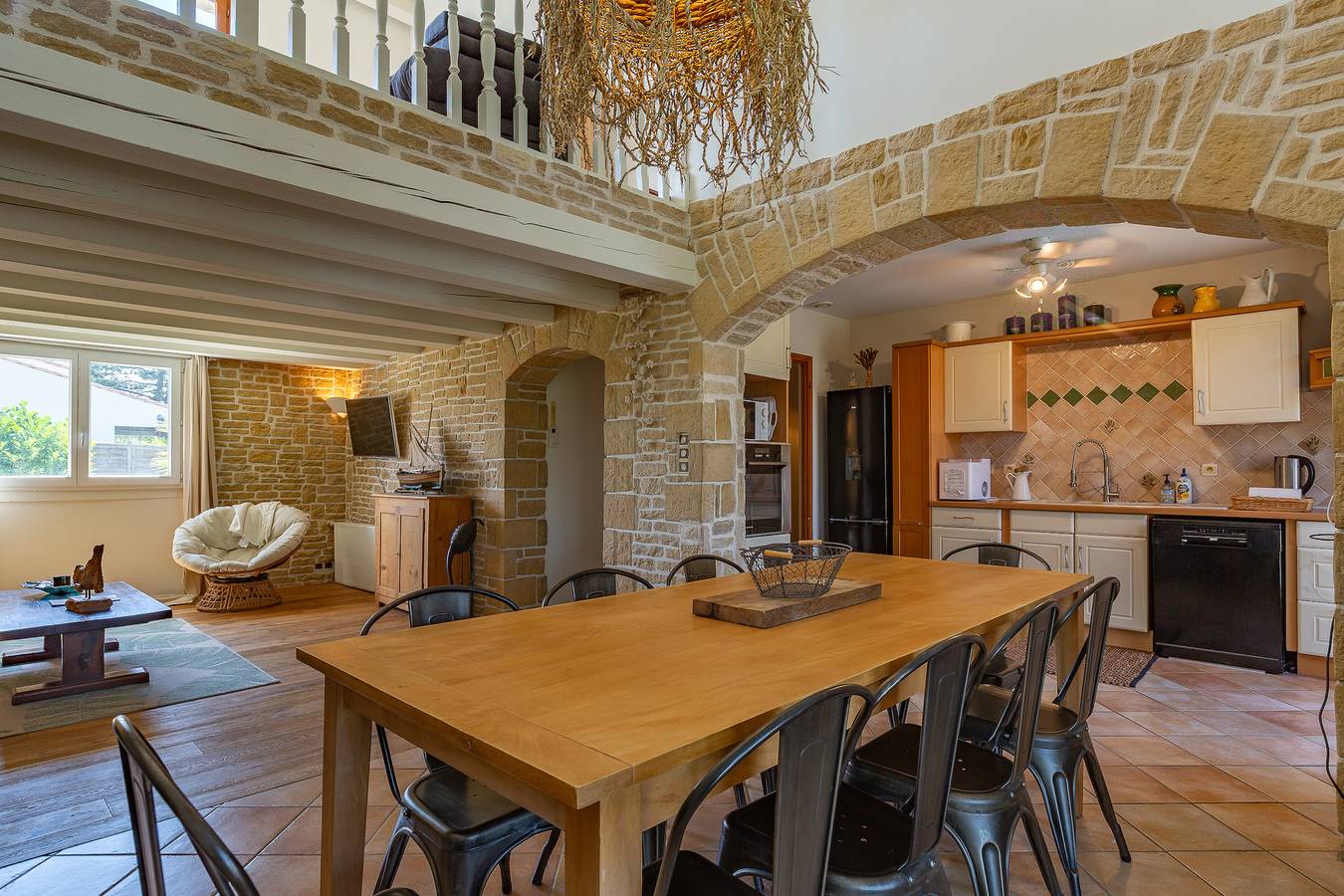 Casa de vacaciones 'Dans La Drôme' con vistas a la montaña, piscina privada y Wi-Fi in Montélimar, Región de Nyons