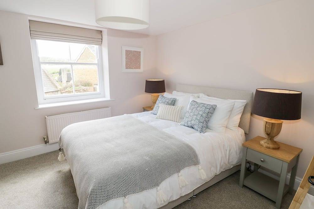 Ashton House, pet friendly, character holiday cottage in Blockley in Blockley, Gloucestershire