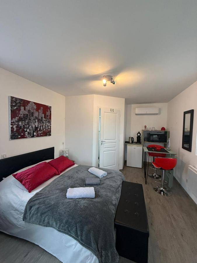 Gîte pour 2 personnes, avec Balcon et Terrasse ainsi que Vue et Vue sur le lac à Peigney
