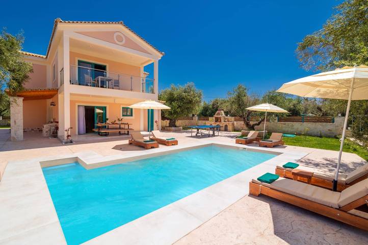 Villa for 8 people, with garden in Laganas