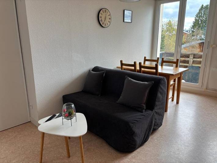 Gîte pour 4 personnes, avec Balcon et Terrasse ainsi que Piscine et Vue à Saint-Laurent-en-Grandvaux - 4