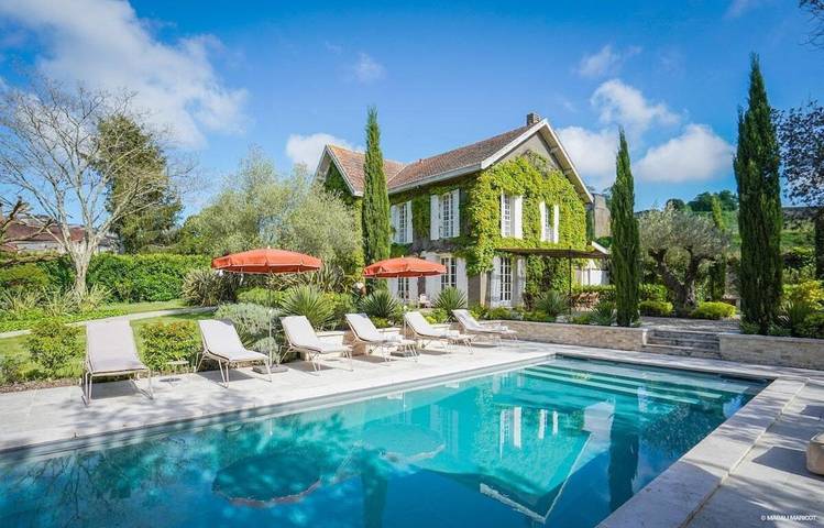 Location de vacances pour 10 personnes, avec Terrasse ainsi que Jardin et Piscine à Saint-Émilion