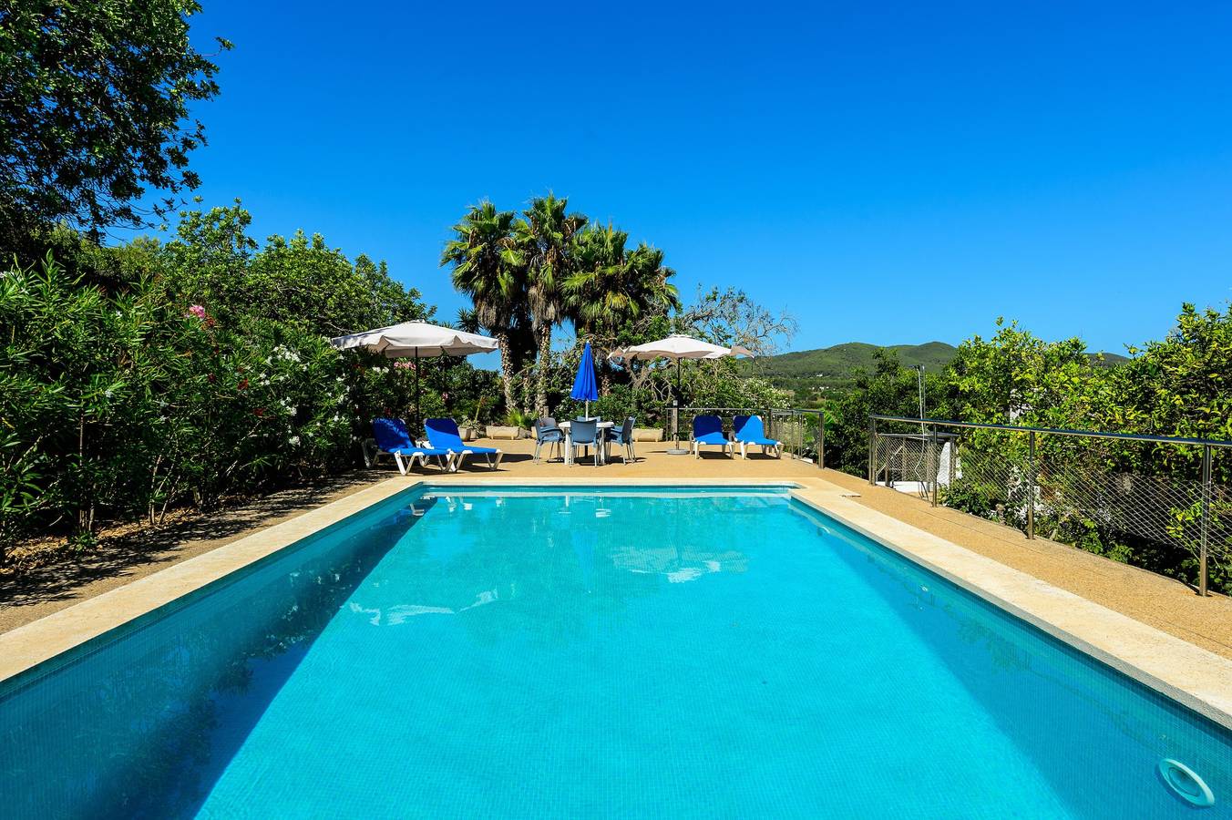 Villa "Can Joan den Coves" mit Bergblick, Pool & Wlan in Santa Gertrudis de Fruitera, Santa Eulària des Riu
