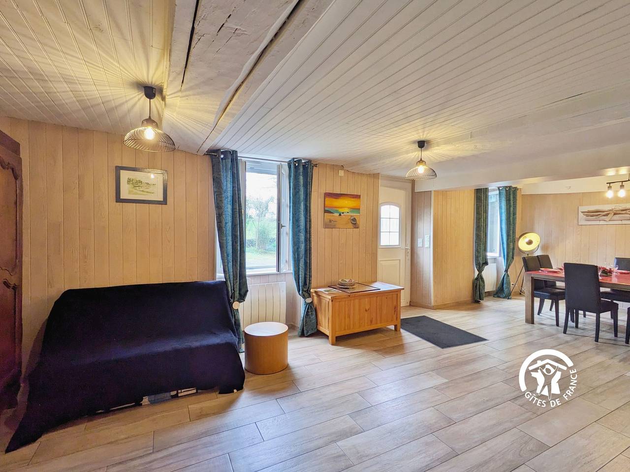 Gîte 6 pers. avec cheminée, pêche privée, et grand jardin clôturé – à 8 km de la Gravelle in Ruillé-le-Gravelais, Mayenne