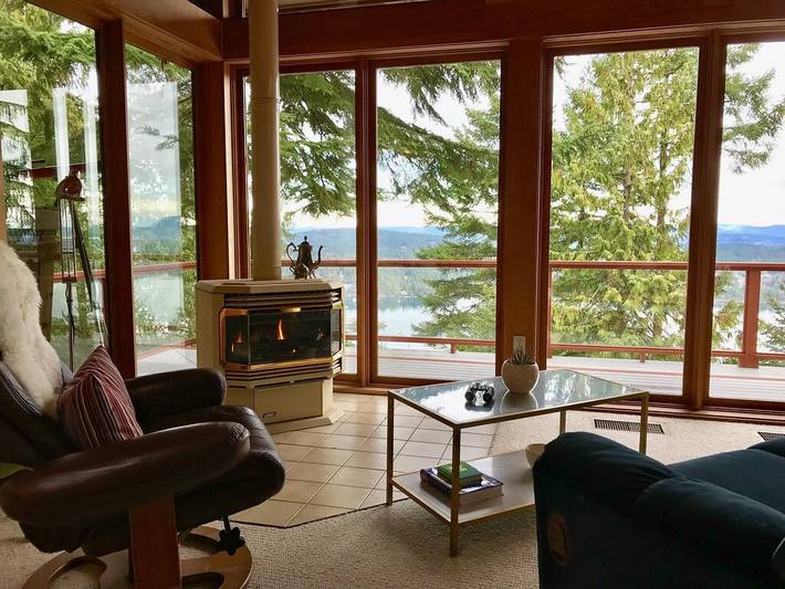 Bed and breakfasts for 7 people, with hot tub on Vancouver Island