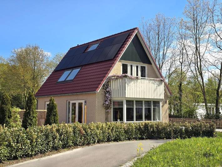 Villa voor 7 personen, with Balkon and Terras as well as Tuin and Uitzicht op het meer in Drenthe