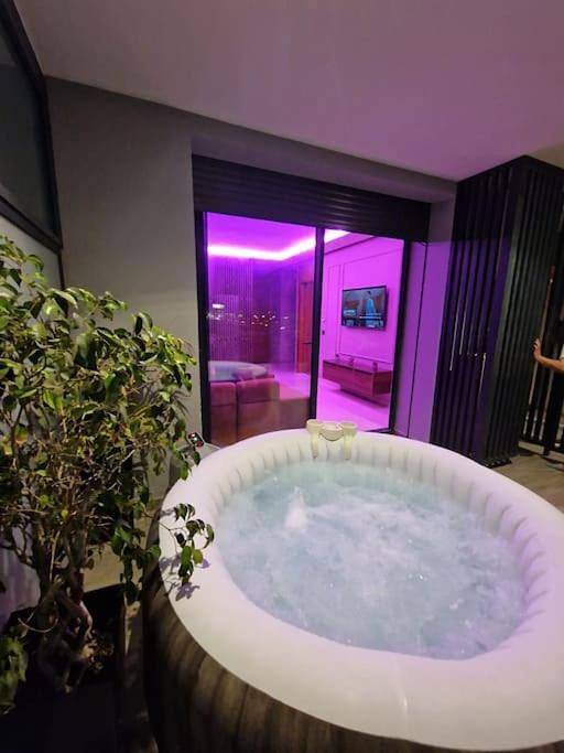 Ferienwohnung für 4 Personen, mit Whirlpool und Balkon - 1