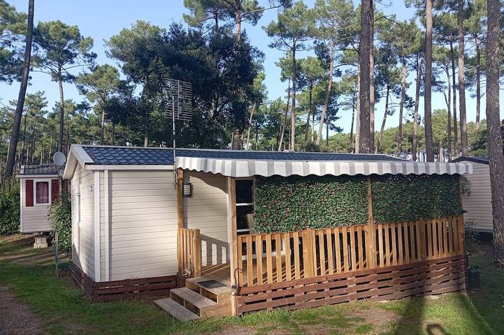 Camping pour 8 personnes à Saint-Julien-en-Born