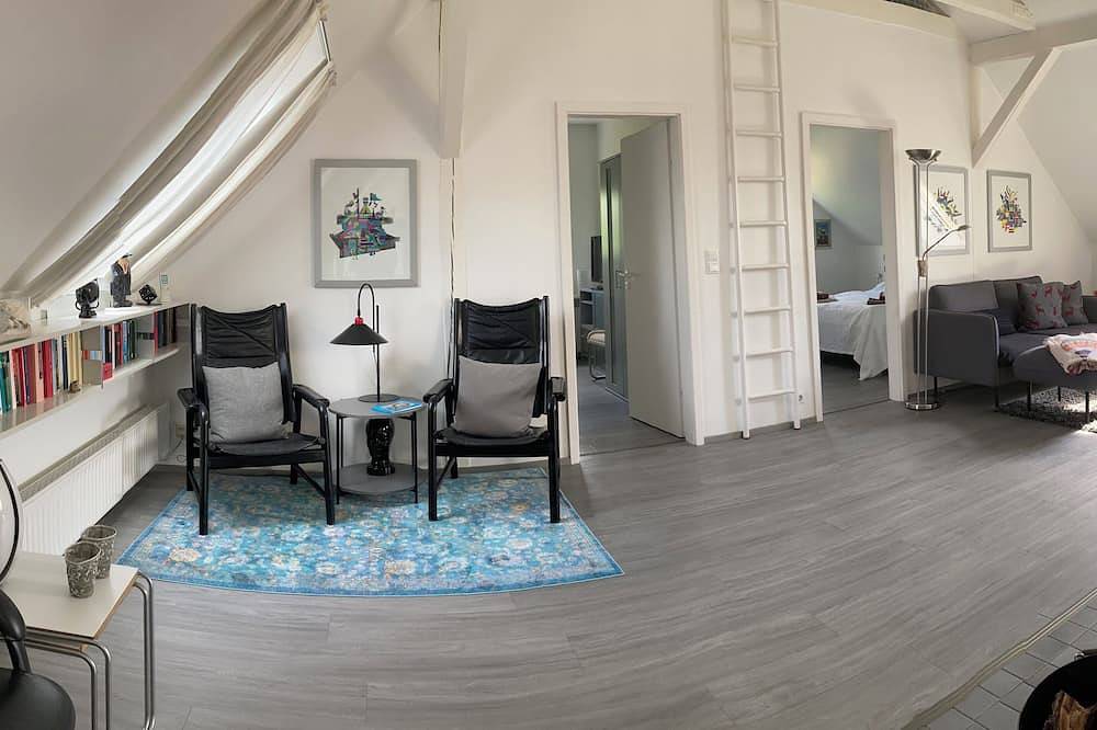 Ganze Wohnung, Moderne, kompl. ausgestattete Dachgeschosswohnung am Weltkulturerbe in Sande, Nordseeküste