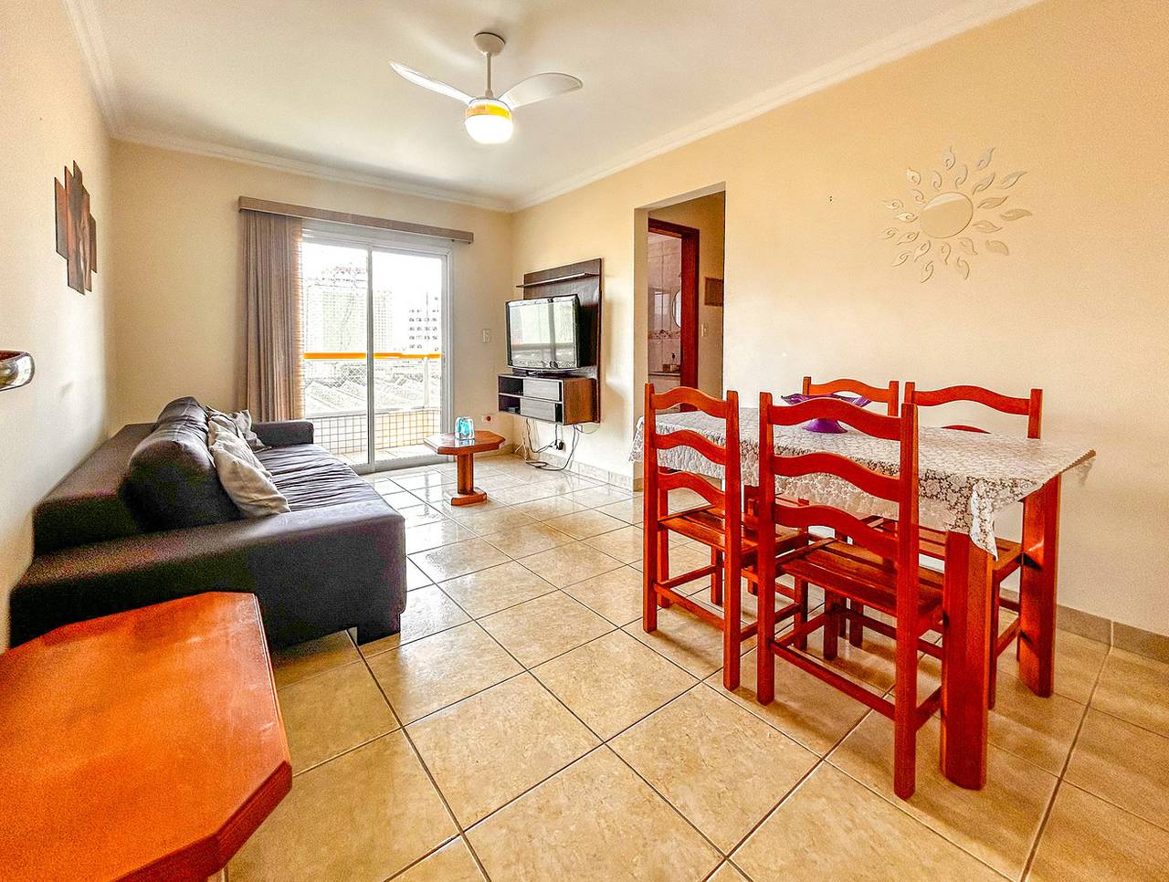 Ganze Wohnung, Ferienwohnung für 6 Personen mit Terrasse in Vila Caiçara, Praia Grande