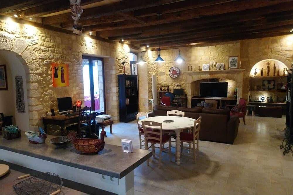 Le logis du chapelain in Domme, Périgord Noir