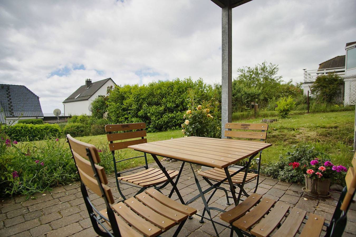 Apartamento entero, idyllsiche Lage, Ferienwohnung mit Terrasse,Meerblick - Haus Sonnenblume Fewo 04 in Putbus, Rügen