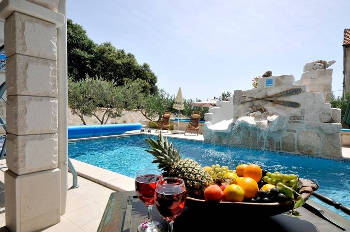 Dom dla 8 osób, z basen i sauna oraz balkon/ taras w Trogir