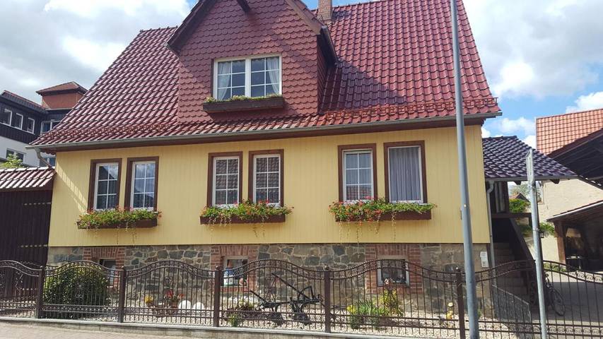 Ferienwohnung für 4 Personen, mit Terrasse und Garten sowie Ausblick in Allrode