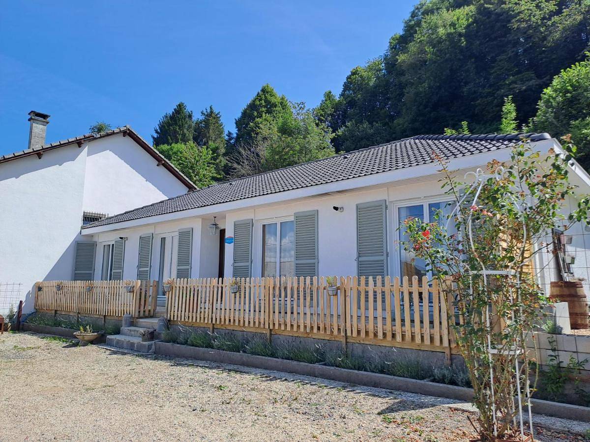Appartement entier, Holiday Home in Saint-Cernin, Région d'Aurillac