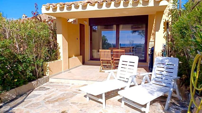 Location de vacances pour 4 personnes, avec terrasse ainsi que vue et jardin à Villasimius - 4