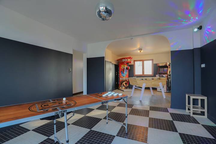 Villa pour 30 personnes, avec jardin ainsi que terrasse et piscine, animaux acceptés en Auvergne - 2