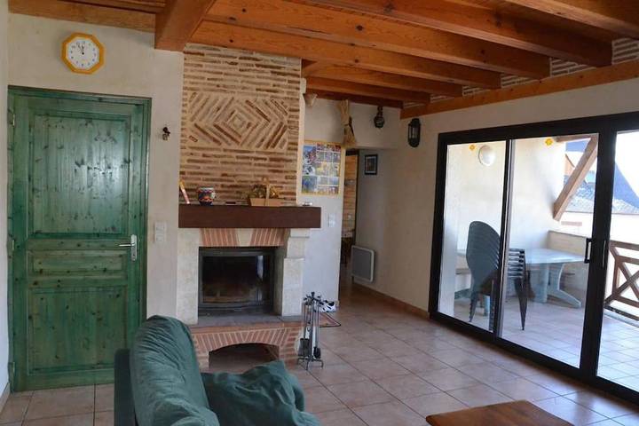 Gîte pour 12 personnes, avec Balcon et Terrasse ainsi que Jardin et Vue à Camparan