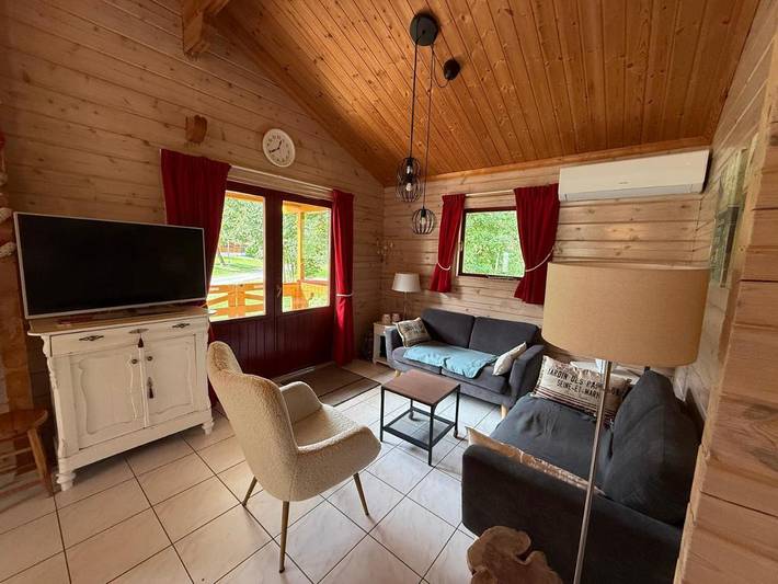 Location de vacances pour 4 personnes, avec piscine ainsi que jardin et vue, animaux acceptés à Mauroux