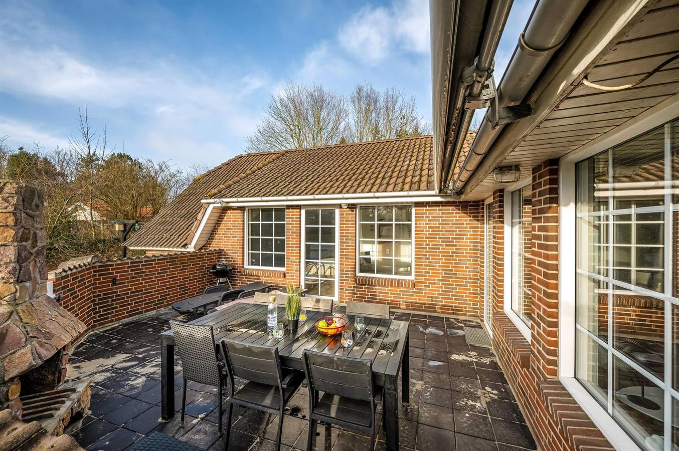 Stunning home in Oksbøl w/ 5 Bedrooms, Sauna and Indoor swimming pool in Jegum, Jegum Ferieland