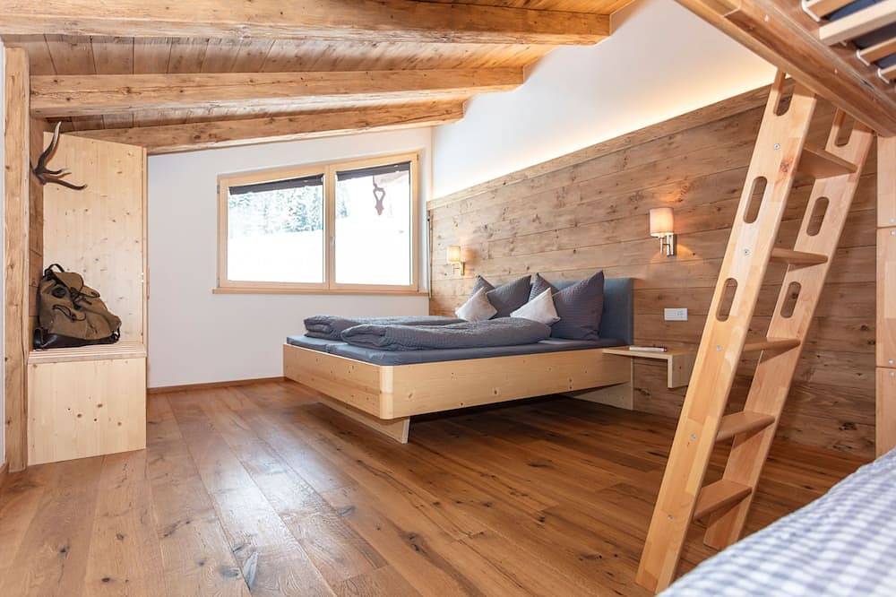Ganze Wohnung, Stilvoll eingerichtetes Appartement (80 qm) für bis zu 6 Personen mit großem Sonnenbalkon in Unken, Pinzgau