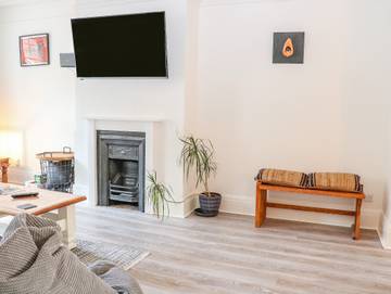 Log Cabin for 6 People in Brockenhurst, New Forest National Park, Photo 3