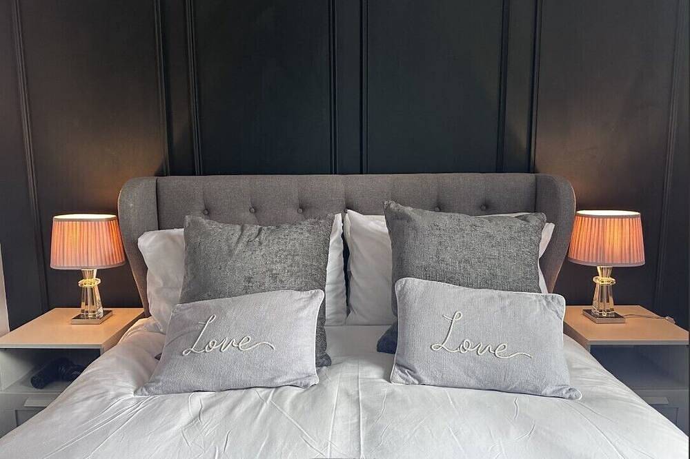 Entire apartment, Aquila Town Studio - Central & Trendy in Parish of Saint Helier, Jersey