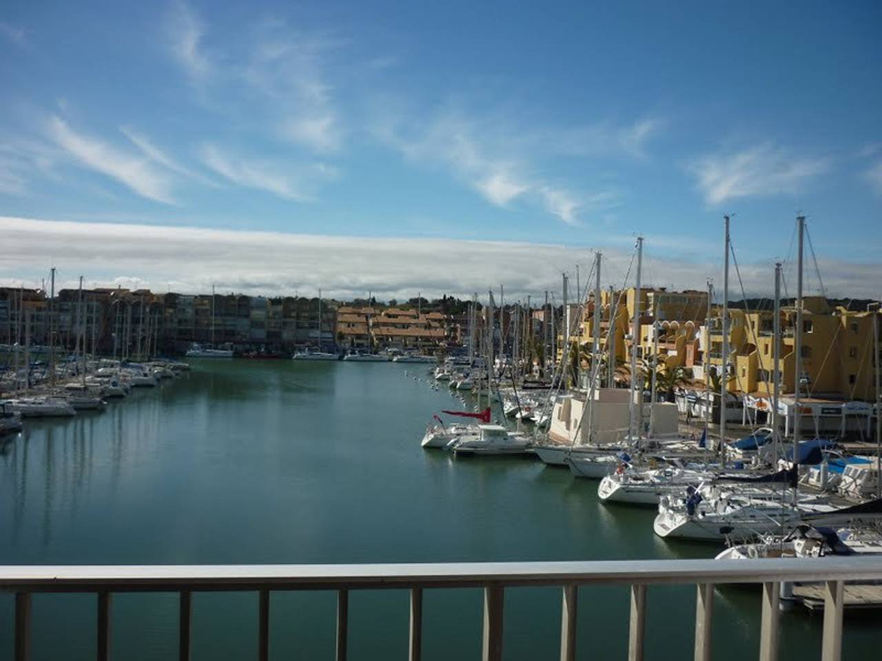 Entire studio, Cozy studio with loggia and private parking - Near port and shops in Gruissan (Ville), Gruissan