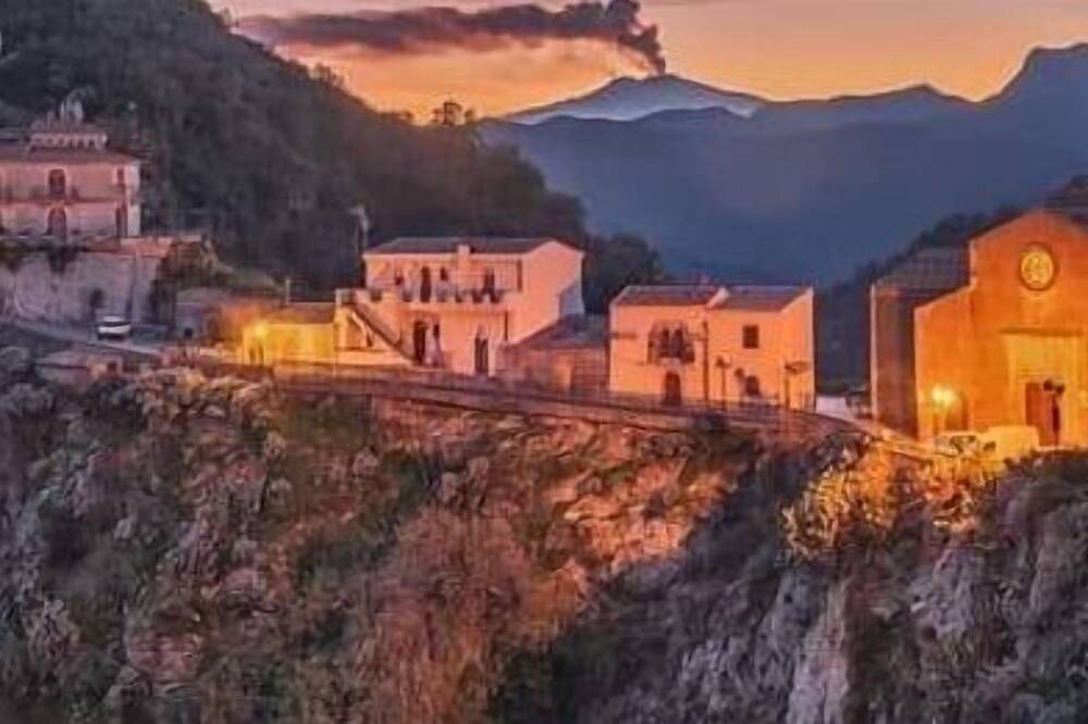 The Seven views holiday house in Savoca, Messina Province