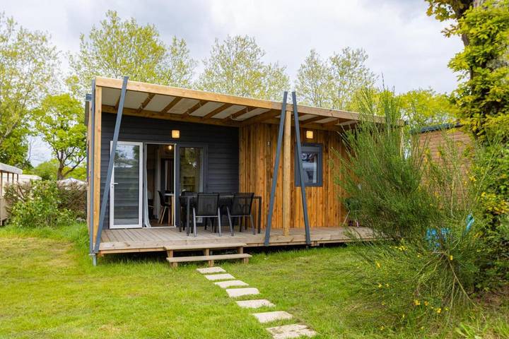 Camping pour 2 personnes, avec piscine et jardin