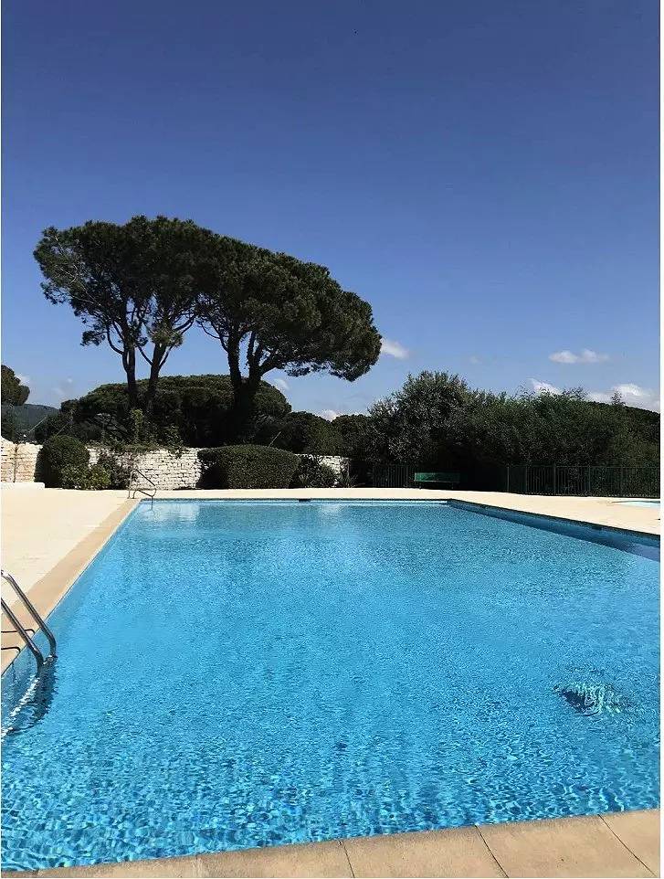 Appartement entier, Mazet pour 5 personnes dans un domaine avec piscine et terrain de tennis à Gassin in Gassin, Côte méditerranéenne (France)