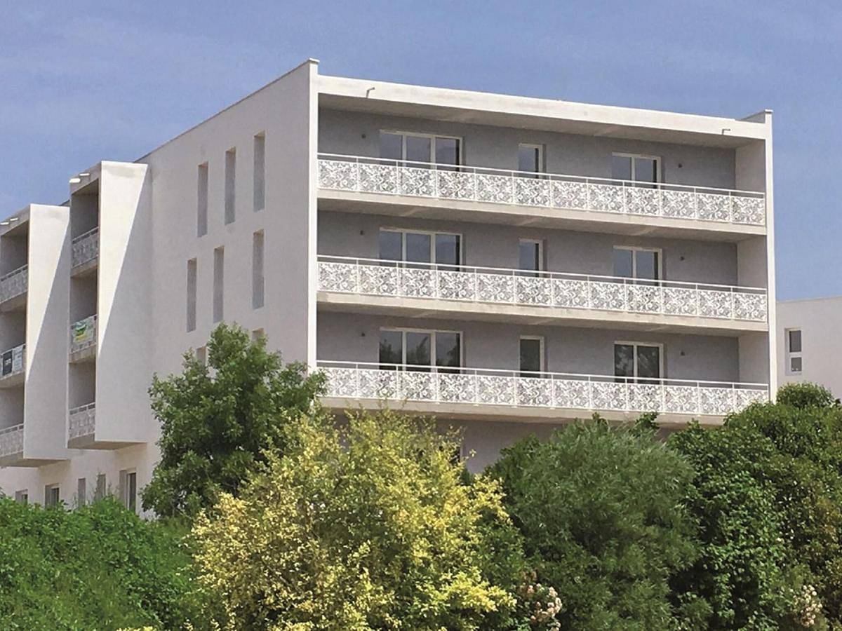 Appartement entier, Modern apartment with a balcony located 500m from a spa town in Jonzac, Région de Jonzac