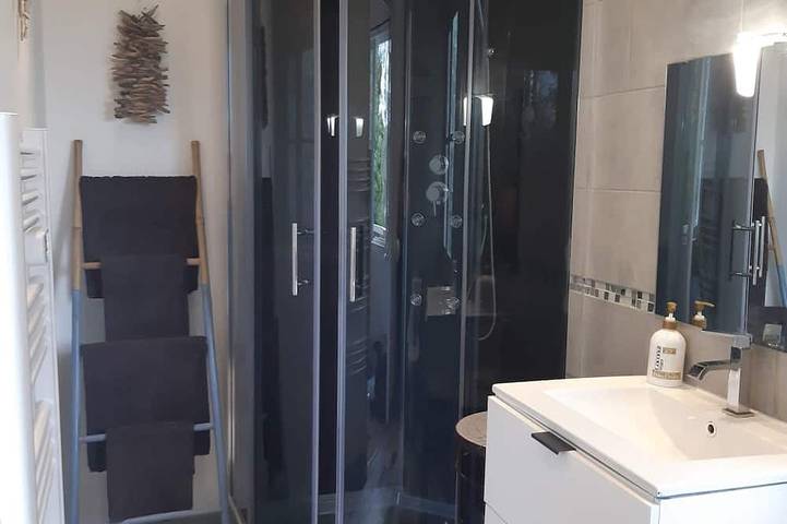 Gîte pour 4 personnes, avec jardin à Éguzon-Chantôme - 4