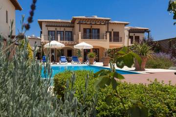 Villa for 4 People in Aphrodite Hills, South Cyprus, Photo 3