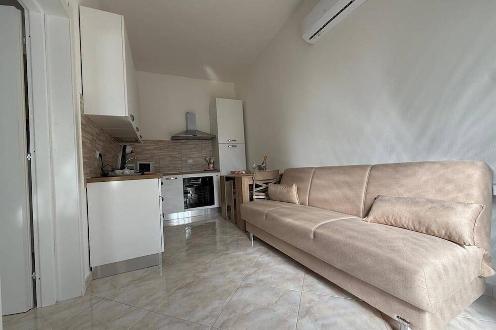 Apartamento entero, Apartamento 'Domus Teresa' en el centro de Capoterra para 2 personas in Capoterra, Provincia de Cagliari