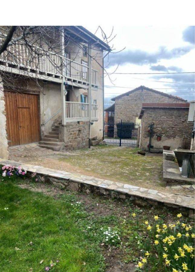 Appartement entier, One-Bedroom Apartment in Tours-sur-Meymont, Parc Naturel Régional Livradois-Forez
