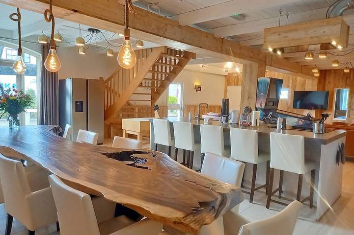 Ferienhaus für 10 Personen, mit Sauna und Garten sowie Whirlpool