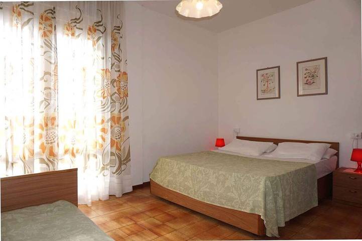 Appartement entier, Appartement de vacances avec piscine et gardien derrière la zone piétonne in Porto Santa Margherita, Caorle