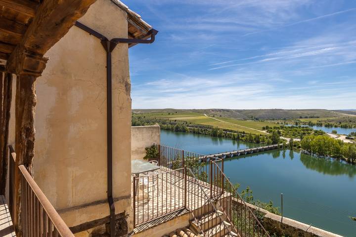 Landhaus 'La Botica de Maderuelo' mit Blick auf den Stausee und in der Nähe von Hoces del Duratón in Maderuelo, Segovia Provinz