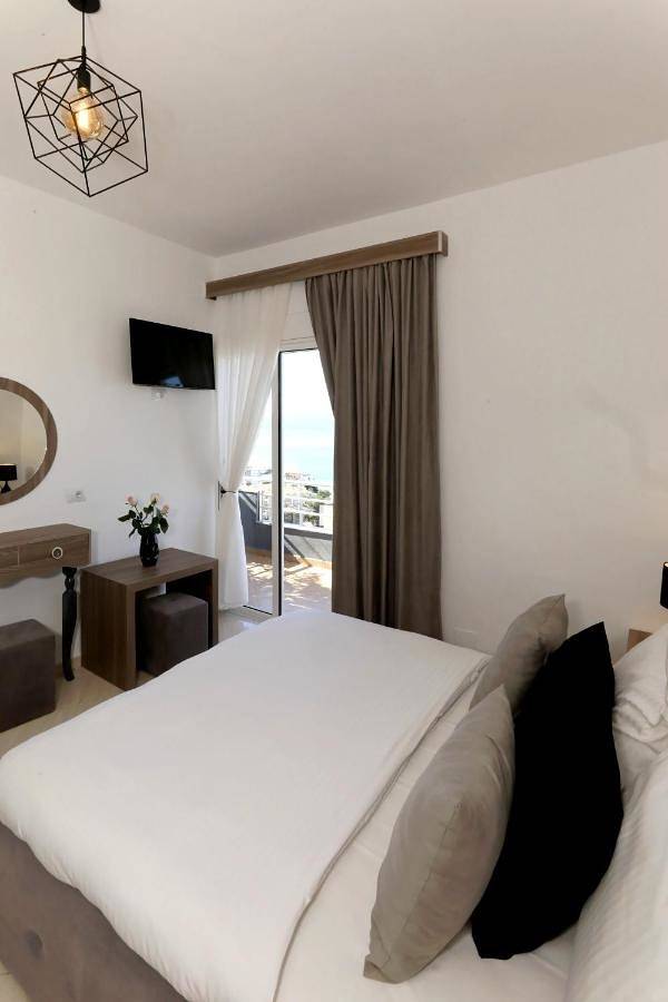 Triple Room with Balcony in Saranda, Vlorë
