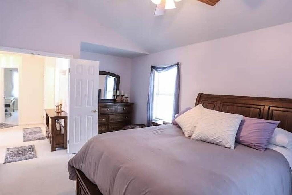 Large Family Home in Heart of Brockport in Ontariosee