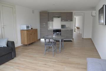 Gîte pour 2 personnes, avec vue ainsi que terrasse et jardin à Reynès