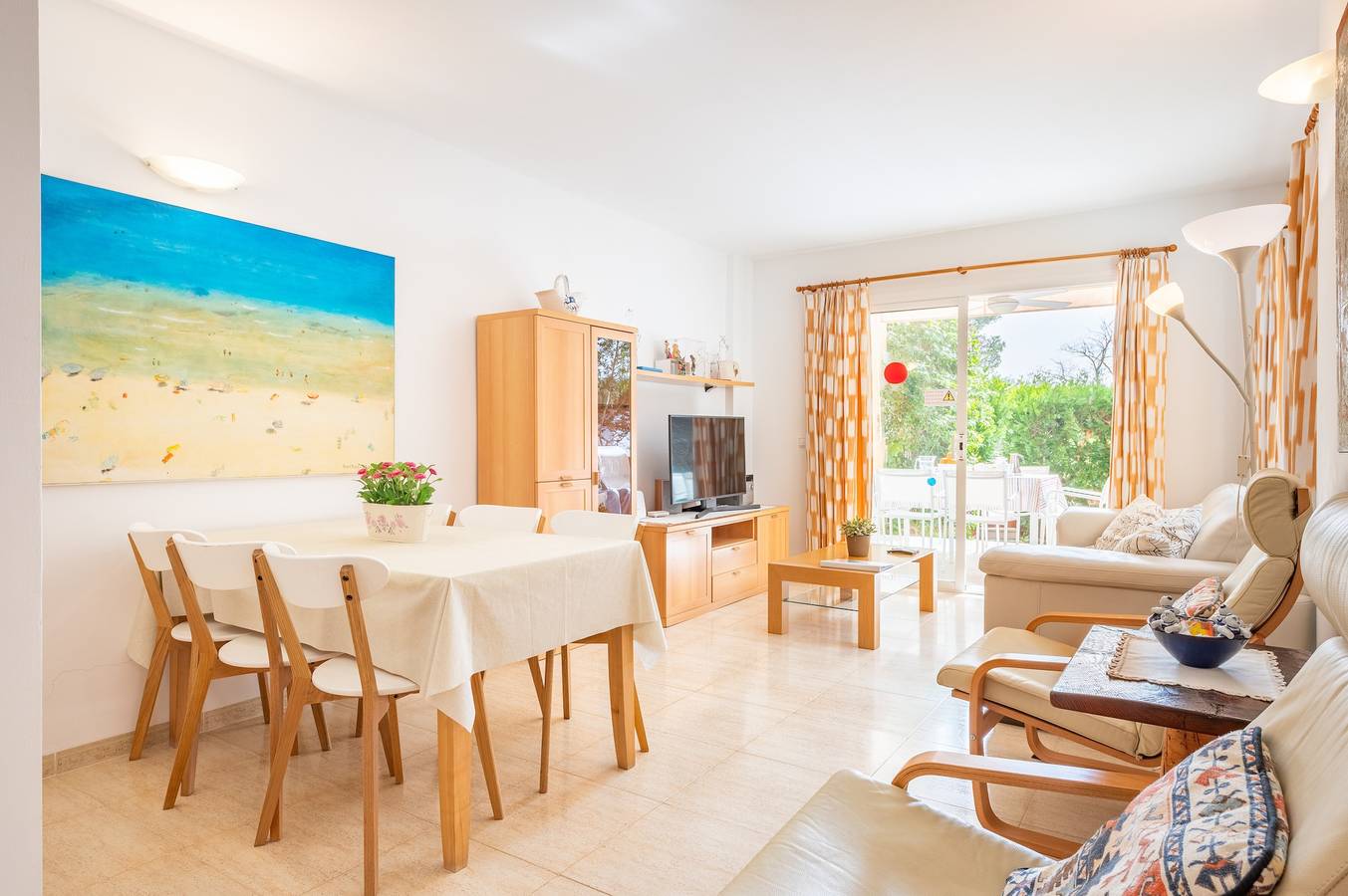Apartamento entero, 'Apartamento Olot' planta baja con jardín privado, piscina compartida y aire acondicionado in Puerto de Pollensa, Pollença
